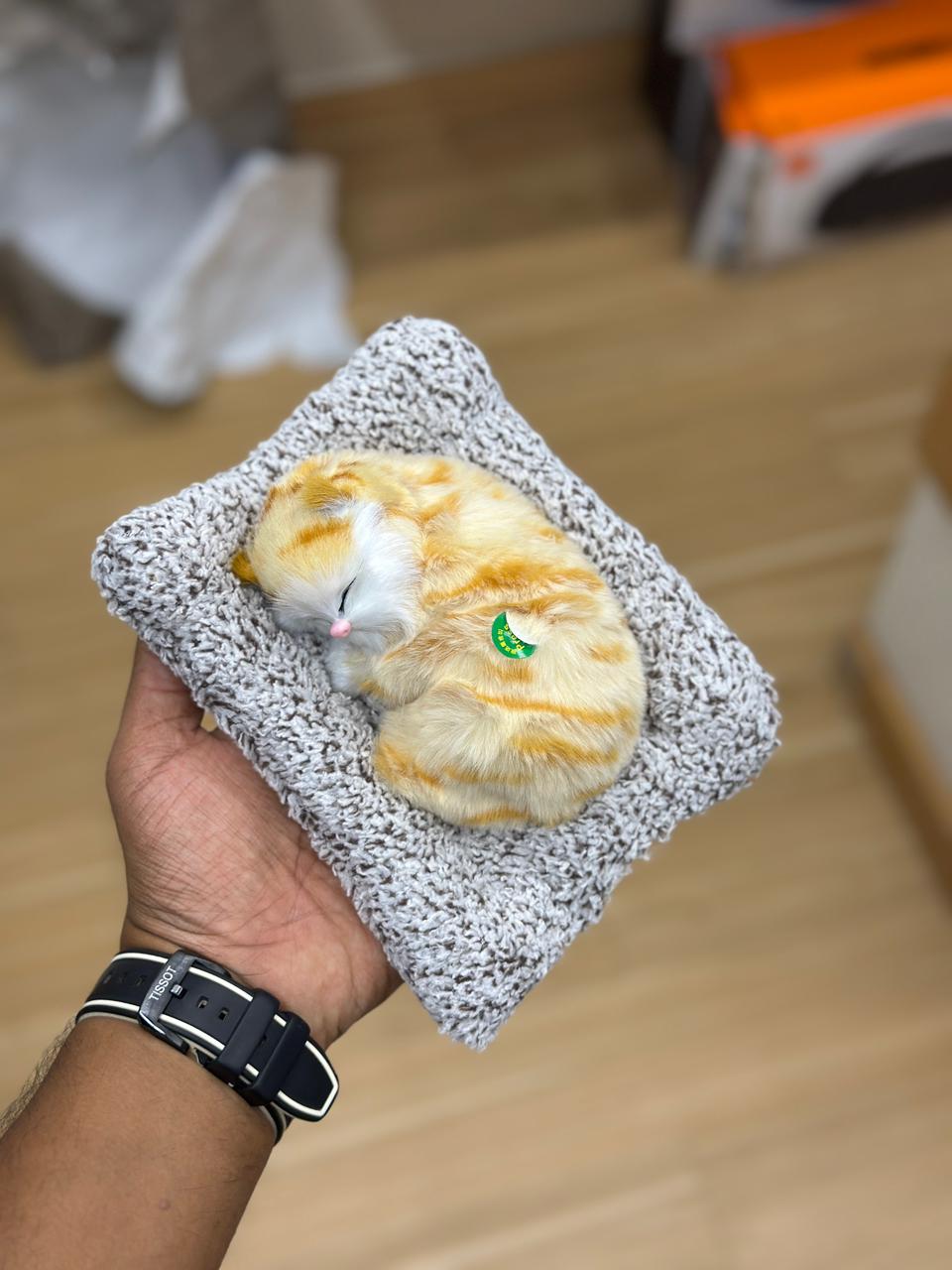 Sleeping Cat Car Dashboard Toy – Cute Plush Showpiece with Soft Faux Fur, Realistic Design & Perfect for Car, Home, Office, and Gifting