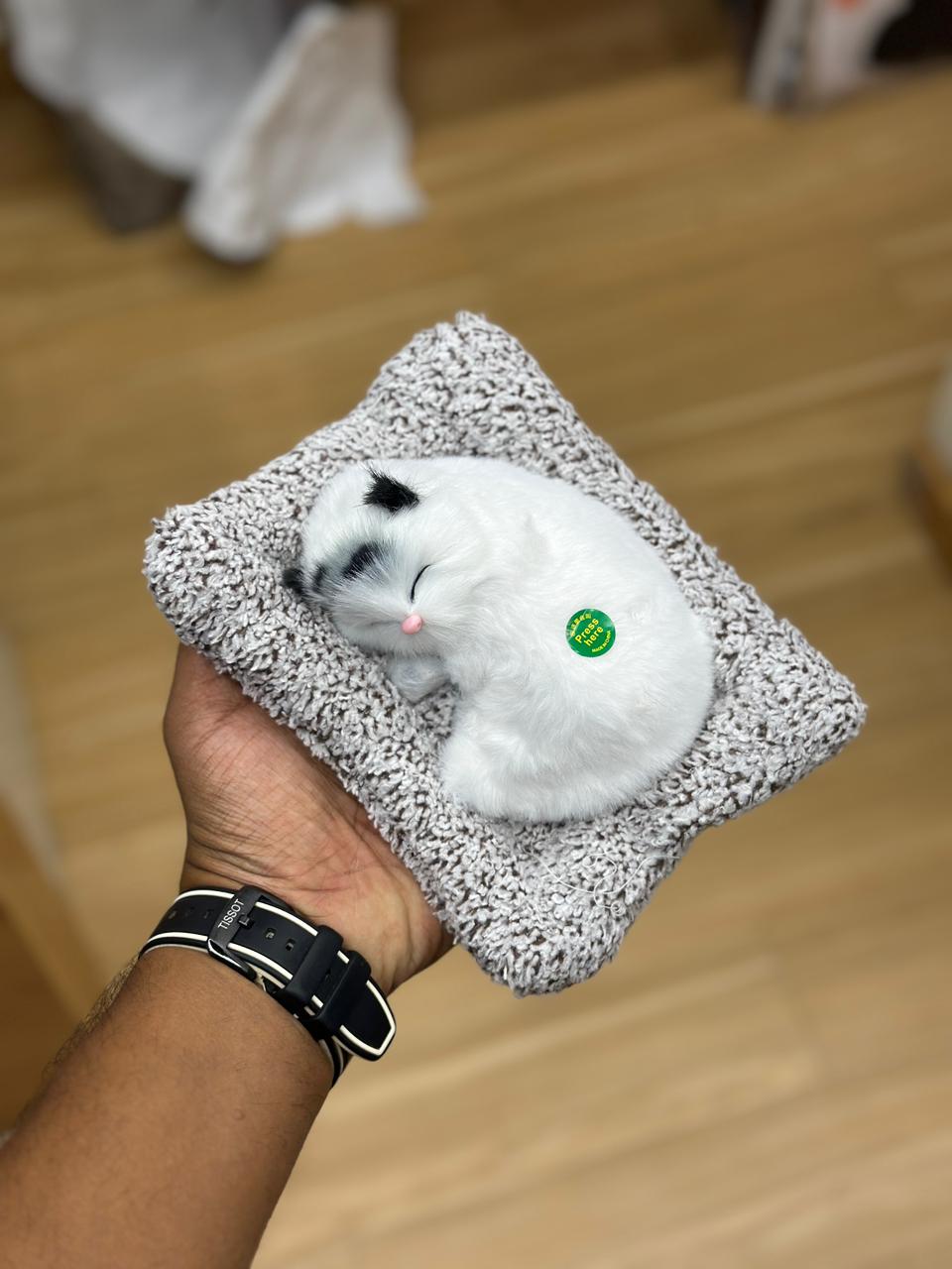 Sleeping Cat Car Dashboard Toy – Cute Plush Showpiece with Soft Faux Fur, Realistic Design & Perfect for Car, Home, Office, and Gifting