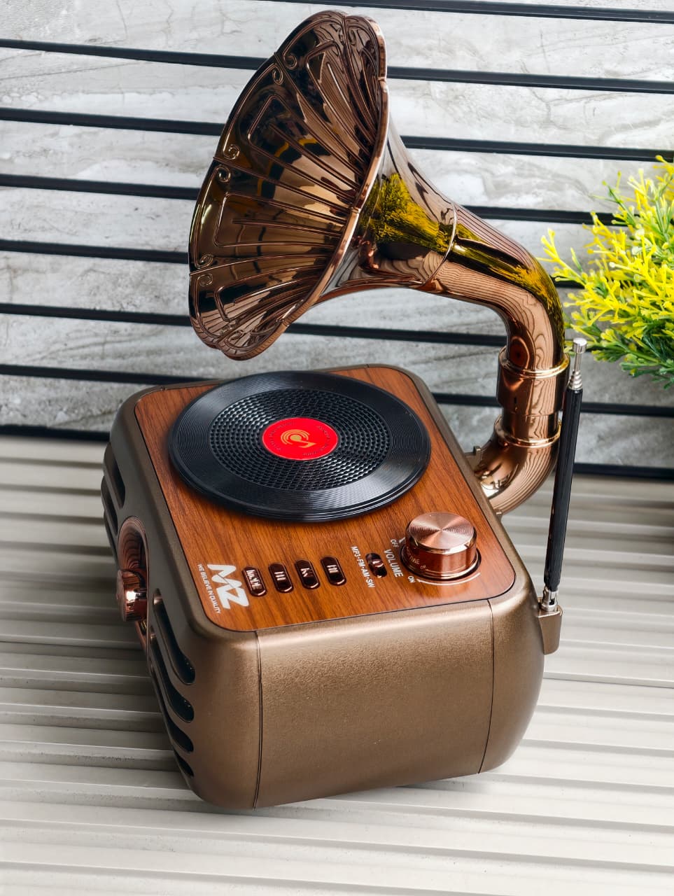 MZ SERIES A RETRO RADIO SPEAKER (Model M305)